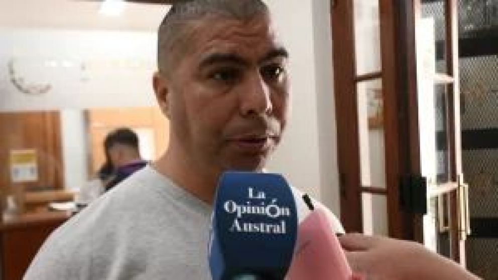 El secretario general del Sindicato Petrolero de Santa Cruz, Rafael Güenchenen, anunció que podría impulsar una importante medida de fuerza para defender los “derechos adquiridos”. “El salario no es ganancia”, resaltó