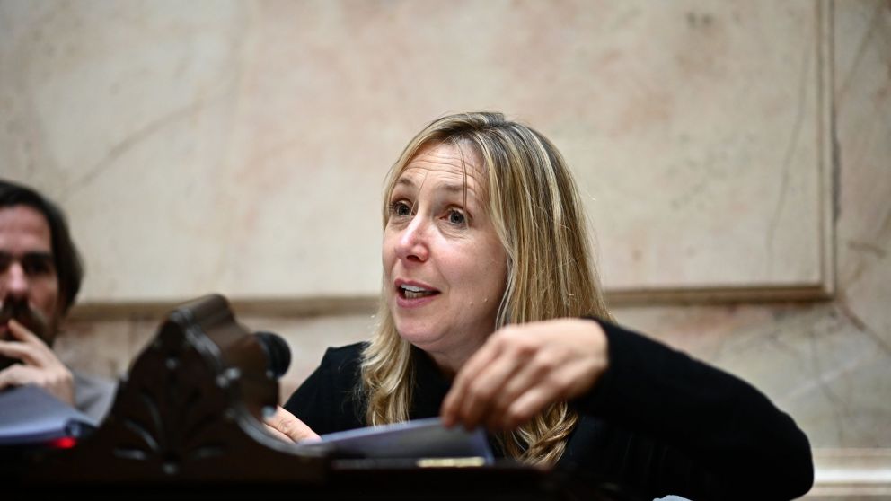 Renunció Myriam Bregman