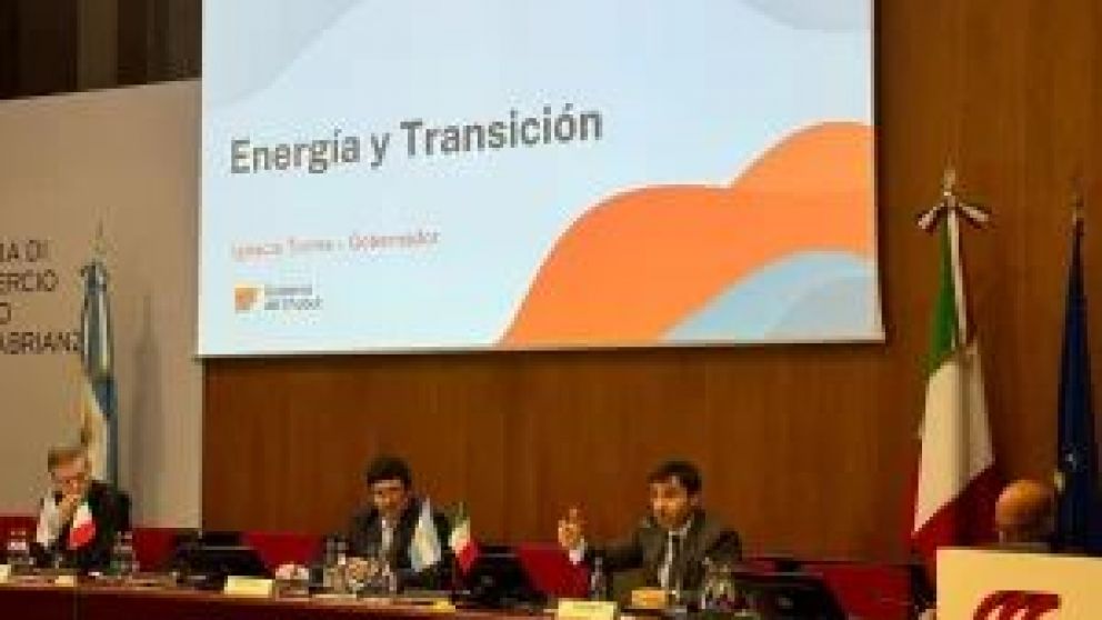El gobernador de Chubut expuso ante empresarios y funcionarios europeos en Italia acerca del potencial de la provincia en materia energética y de transición productiva. Al respecto, el mandatario aseguró que “sobre la base de la calidad institucional y l