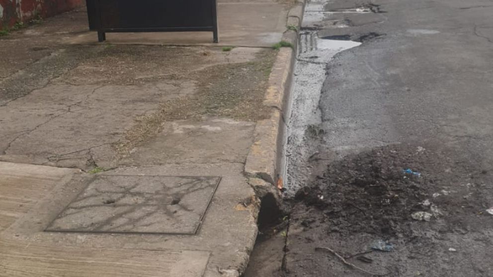 El estado de algunas calles es ruinoso