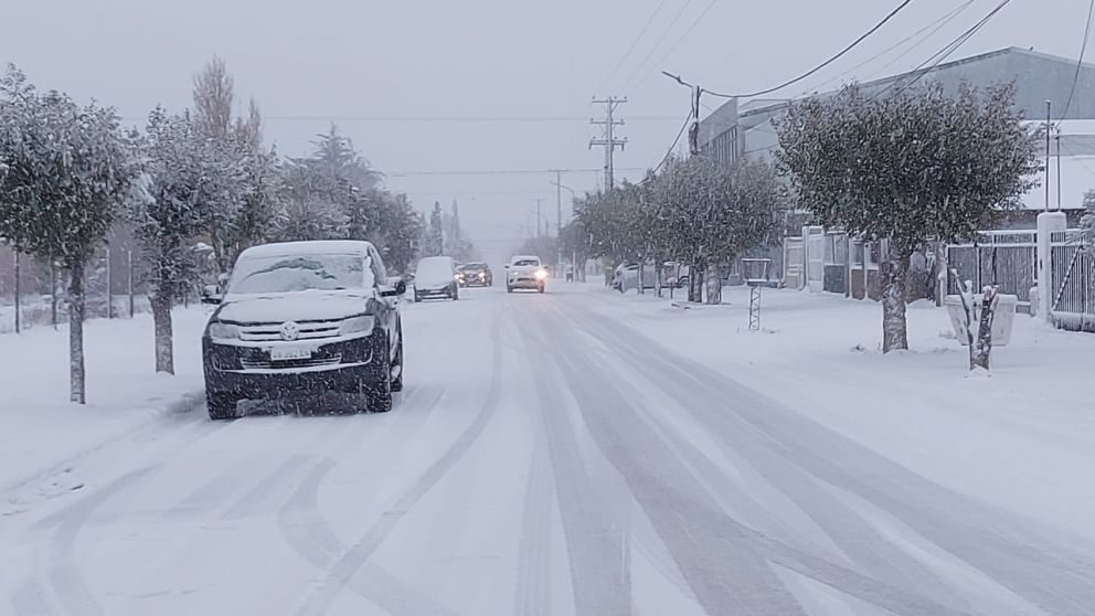 Hubo rescatados y evacuados por las fuertes nevadas en el sur del país