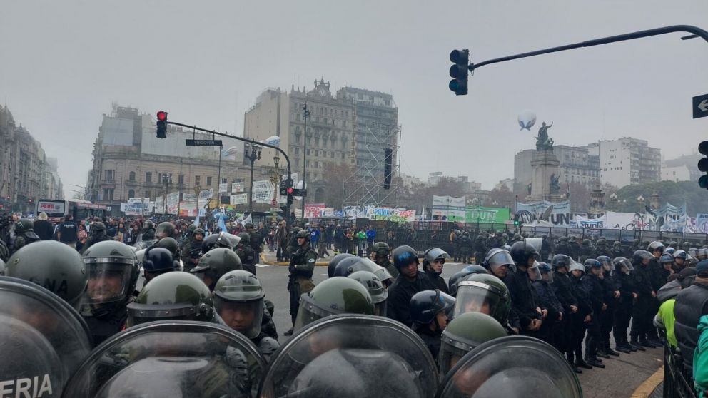 La CGT denunci� una "escalada represiva" luego de la protesta frente al Congreso