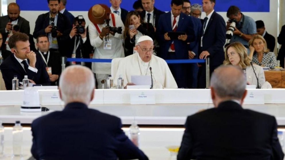 El Papa Francisco pidi� prohibir las armas letales que son operadas por inteligencia artificial.