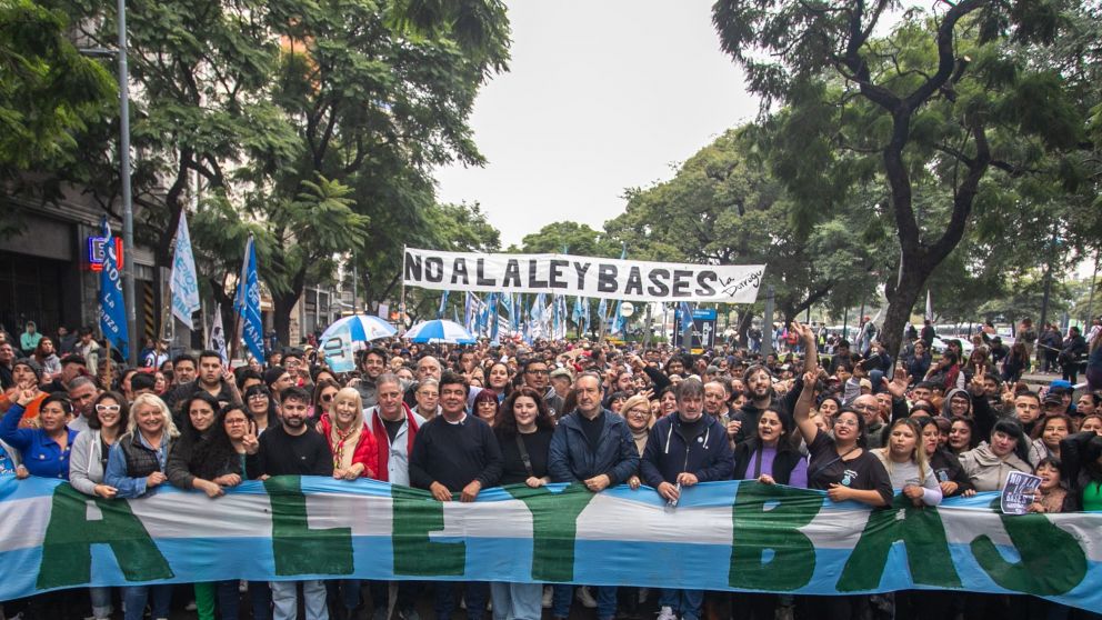 Fernando Espinoza: �Milei quiere generar un retroceso de veinte a�os en la Argentina�