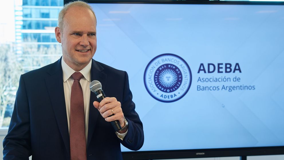 El presidente de Adeba, Javier Bolzico, encargado de dar la postura del sector