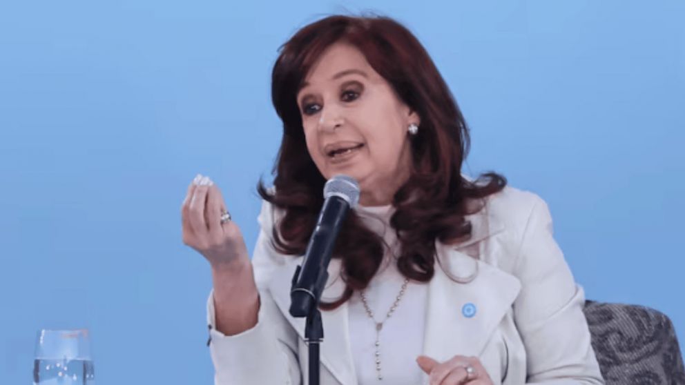 Cristina Kirchner usó sus redes para pronunciarse contra la ley