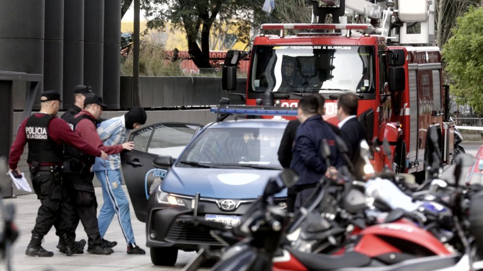 Cómo fue el operativo para detener al influencer que escaló un edificio en Retiro