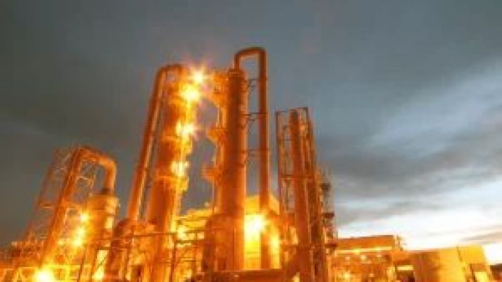 El sector empresarial advierte que si se concreta el aumento de las regalías mineras del 3% al 5%, las minas de oro y plata de Santa Cruz, que esperaban algún incentivo para explorar, se verán obligadas a anticipar su cierre de operaciones.
