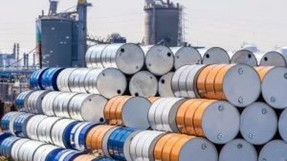 Una de las primeras medidas que tomó el Gobierno de Javier Milei fue "liberar" el mercado hidrocarburífero interno. Sin embargo, en la comparativa del ultimo trimestre de 2023 con el primero de este año, la diferencia en dólares entre el Brent y el Criol