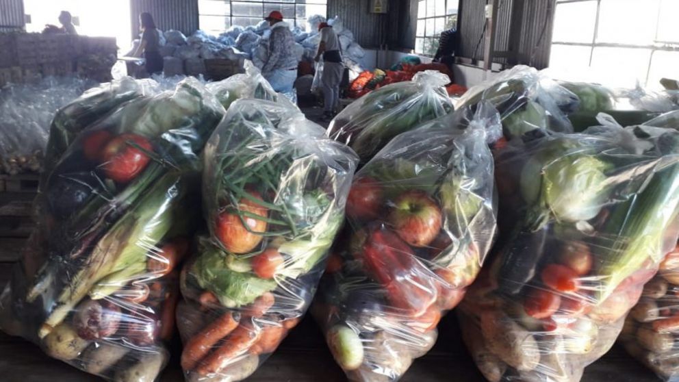 Furor por la venta de bolsones de fruta y verdura sin agrotóxicos y a precios más baratos