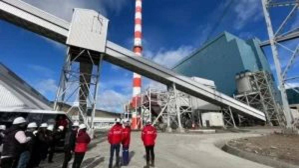 "No todos los que quieran adherirse alcanzarán el retiro", dijo Ricardo Pacífico (Gerente de RRHH) a La Opinión Austral para ratificar que la apuesta sigue siendo la productividad. Indicó que se reforzó el área de depuración del mineral. Qué pasa con la