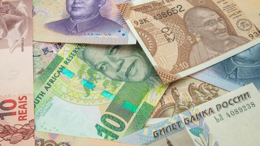 Las monedas locales son una de las alternativas para la desdolarización del comercio