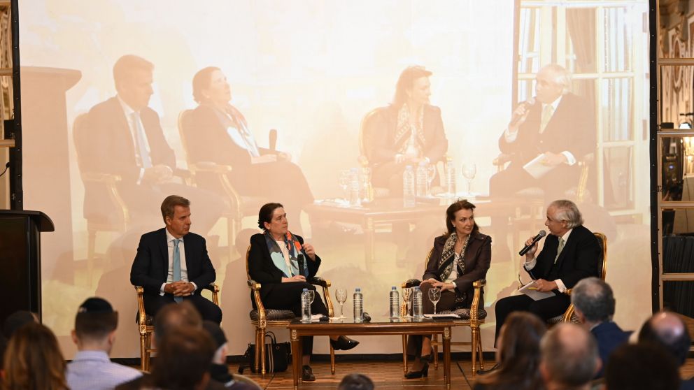 Reflexi�n y an�lisis sobre temas econ�micos y pol�ticos