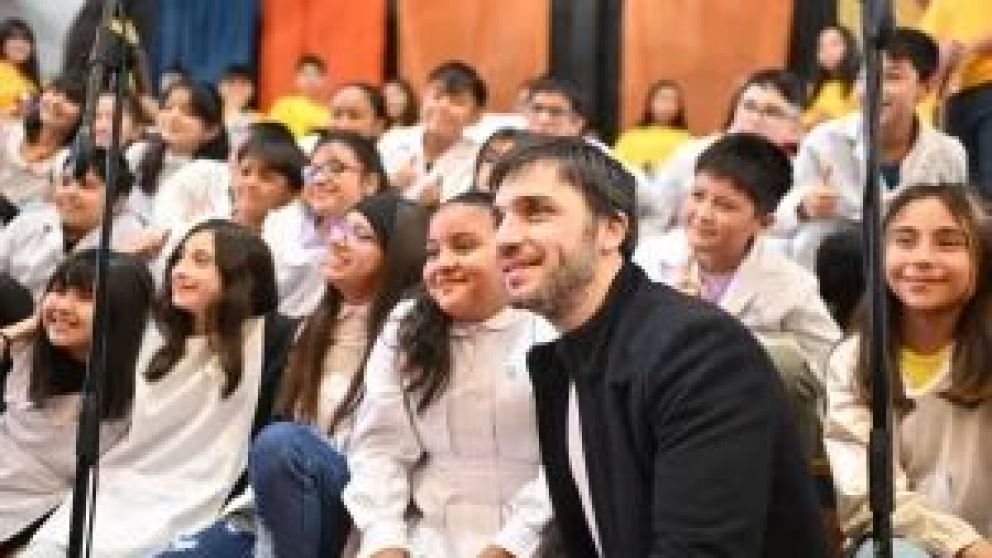 Así lo destacó el gobernador al presentar el programa “Chubut Aprende”, impulsado en forma conjunta entre el Ministerio de Educación y Pan American Energy. La iniciativa se llevará adelante en 645 escuela de todo el territorio provincial.