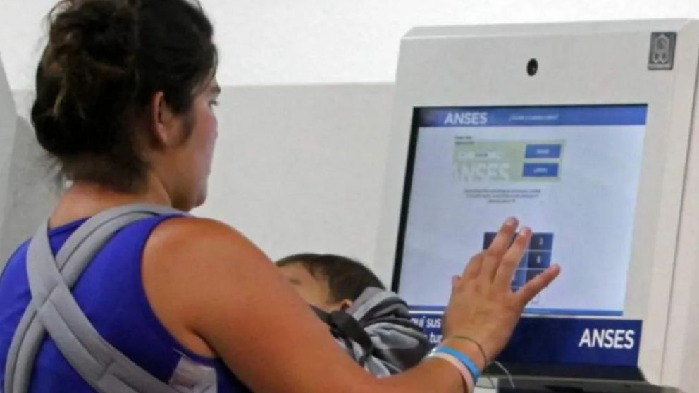 AUH: la presentación del documento habilita el cobro del monto retenido y ayuda escolar