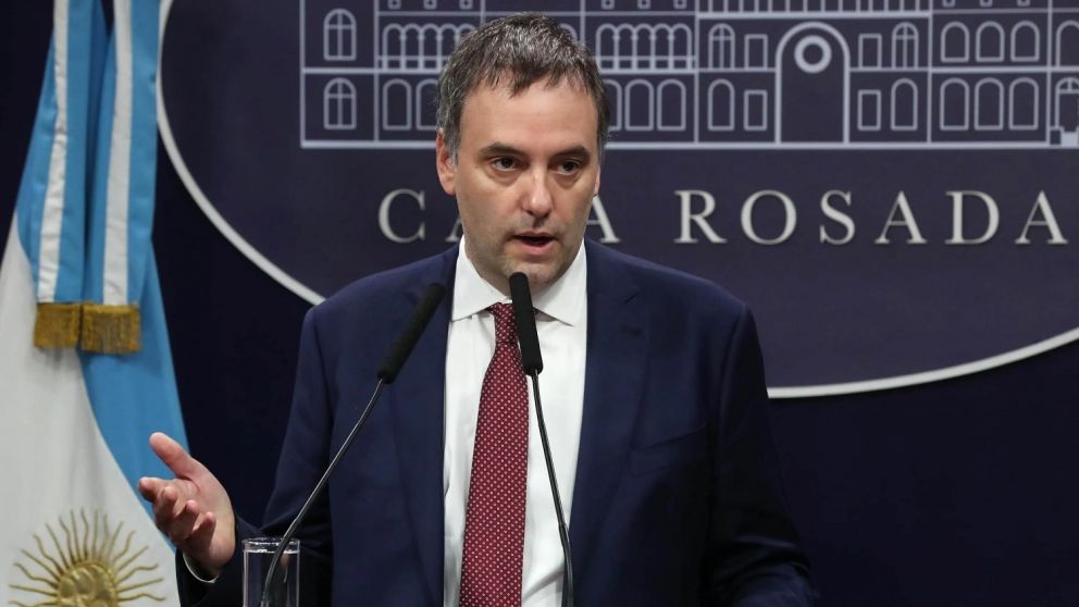 Adorni confirmó que habrá una “segunda revisión con efecto el 30 de junio” de los contratos estatales