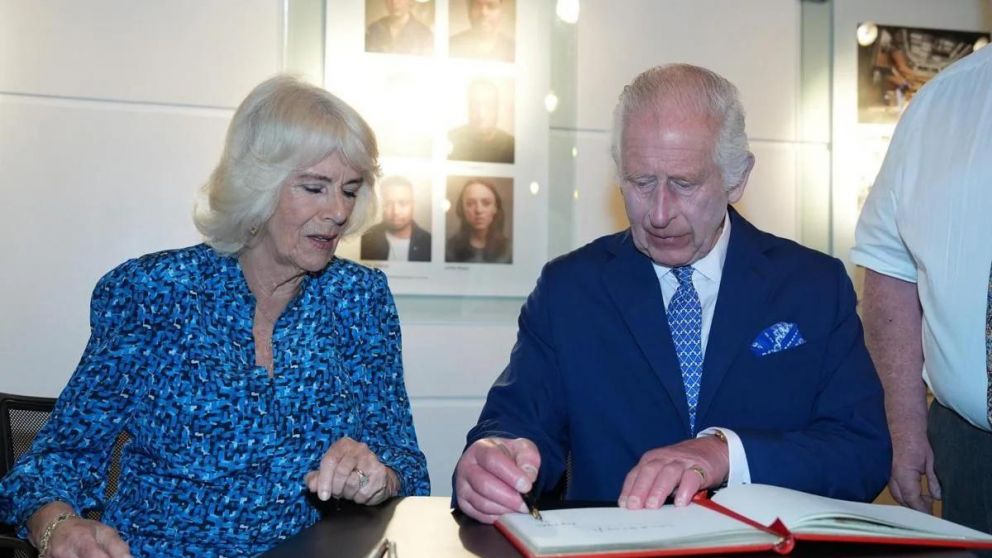 El rey Carlos III firma la disolución de la actual legislatura