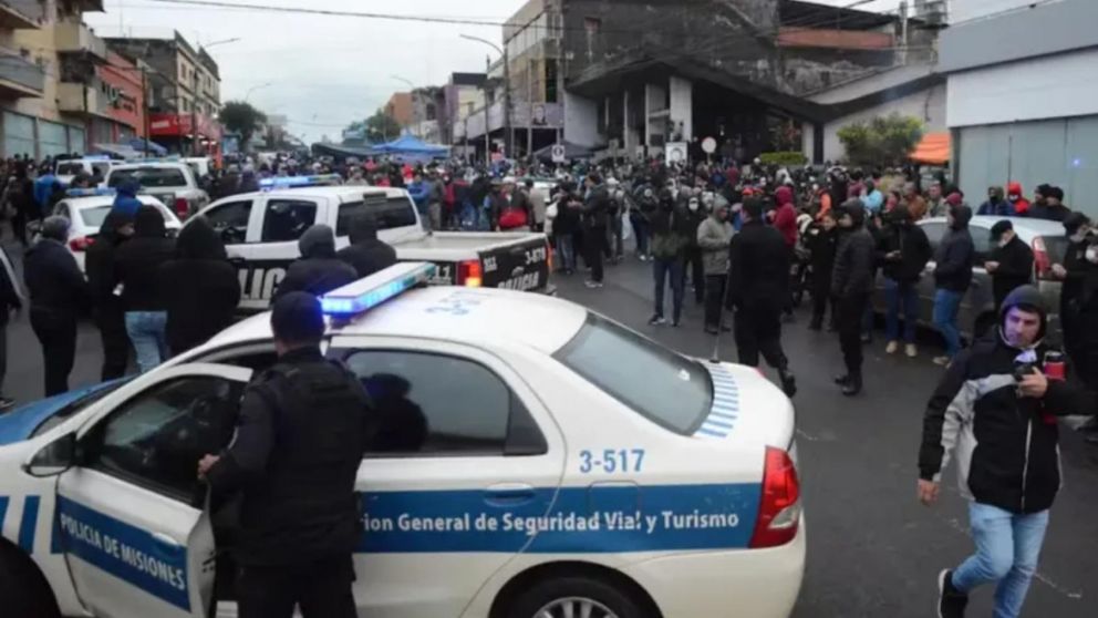La policía logró aumento y levantó el acampe