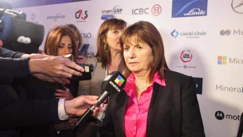 Bullrich cambia la estrategia de campaña y ahora se centra en confrontar con Milei