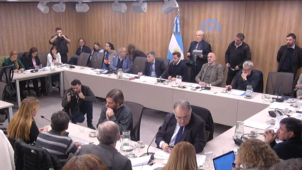 Despu�s de siete meses, la comisi�n de Legislaci�n del Trabajo debati� sobre distintos proyectos de reforma laboral