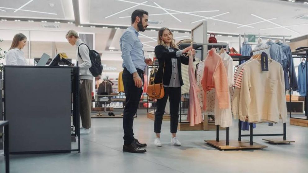 Mejora la confianza del consumidor en EEUU por primera vez en cuatro meses