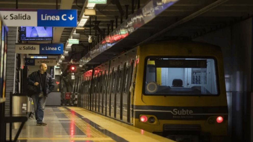 Marcha atrás: la Justicia suspendió el aumento del subte