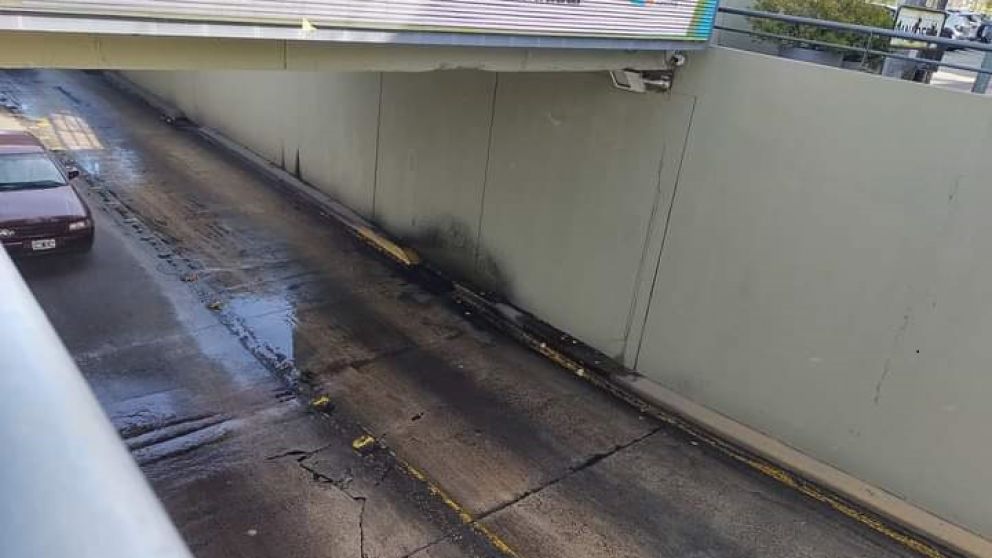 Uno de los pasos bajo nivel con gran deterioro