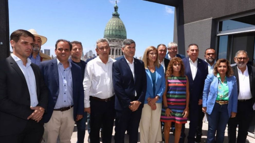 Intendentes marcharán al Congreso para reclamar por los recortes del Gobierno