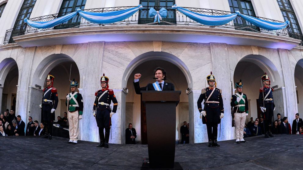 El presidente Javier Milei brindó su discurso en un escenario montado frente al Cabildo de la capital cordobesa.