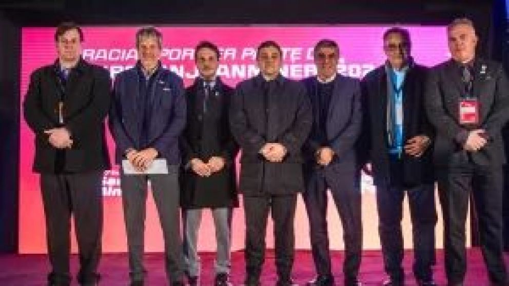 Expo Minera 2024 concluyó este jueves con el consenso de construir confianza y atraer inversiones para concretar el potencial del sector. El evento, que reunió a 22.000 personas, fue una plataforma para debatir los desafíos y oportunidades del sector.