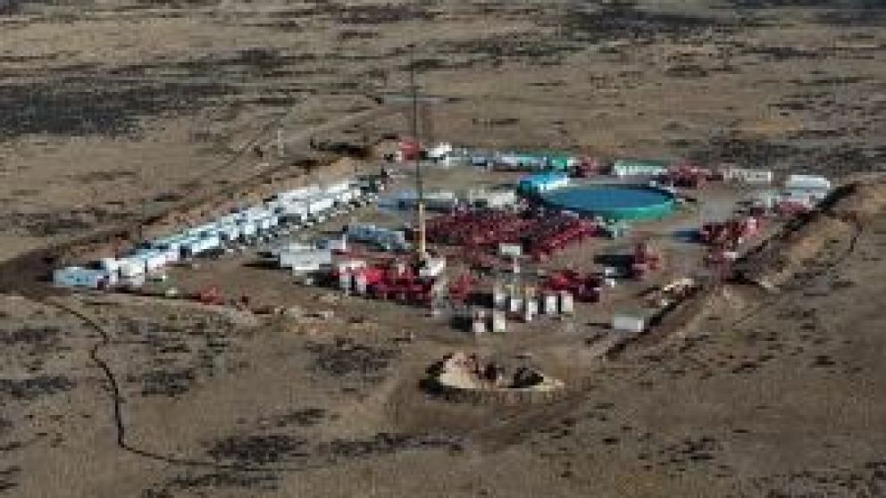 "Se espera que durante este año se pueda conocer la productividad de la formación", indicaron desde YPF tras finalizar el primer pozo exploratorio no convencional en la provincia de Santa Cruz.