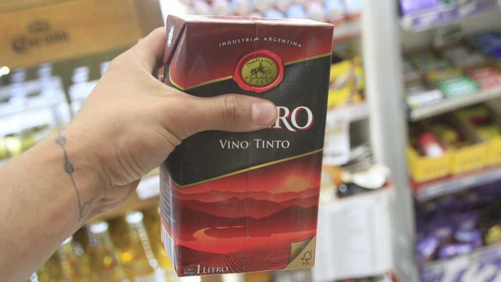 El vino en tetra brik sufrió una fuerte baja en abril, al igual que los que no tienen mención varietal