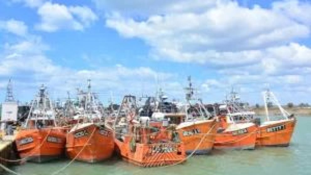 La flota amarilla aplicará sanciones disciplinarias a marineros y patrones que se nieguen a colaborar en las maniobras de puerto para subir o bajar buques a dique seco o para realizar evaluaciones técnicas.