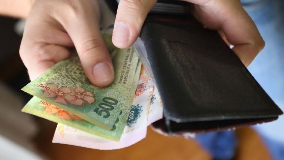 En junio, los trabajadores y jubilados recibirán la primera cuota del aguinaldo