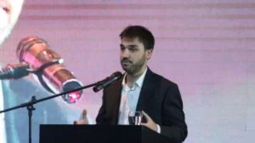 En una semana modelo, el dirigente del PRO estuvo con Mauricio Macri, el embajador de Estados Unidos, Marc Stanley, Axel Kicillof y la vicepresidenta Victoria Villarruel. Cómo se mueve el mandatario que atrae la mirada hacia el interior del país.