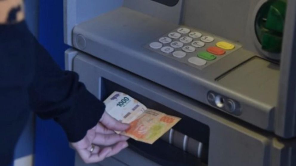 El salario m�nimo, vital y m�vil cay� m�s del 34% desde que asumi� Javier Milei.
