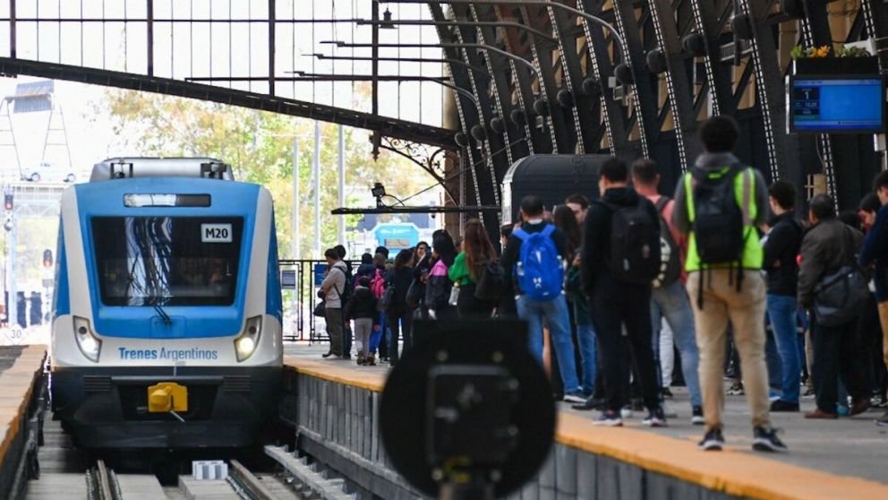 El ajuste del Gobierno mileísta agrava la situación económica y operativa de los trenes de pasajeros a cargo del Estado
