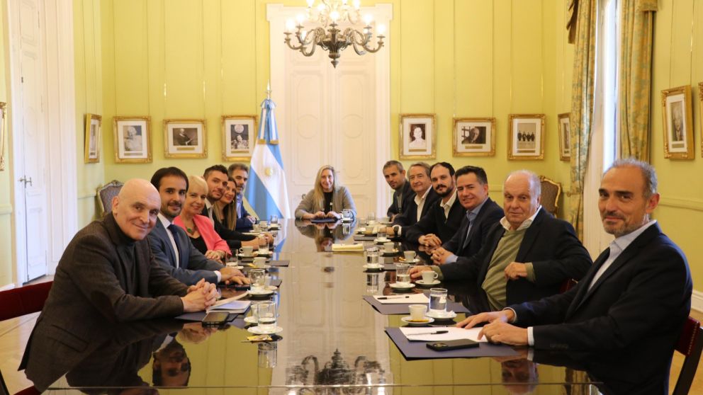 Entre desconfianzas, el Senado retoma el debate por la Ley Ómnibus y el paquete fiscal