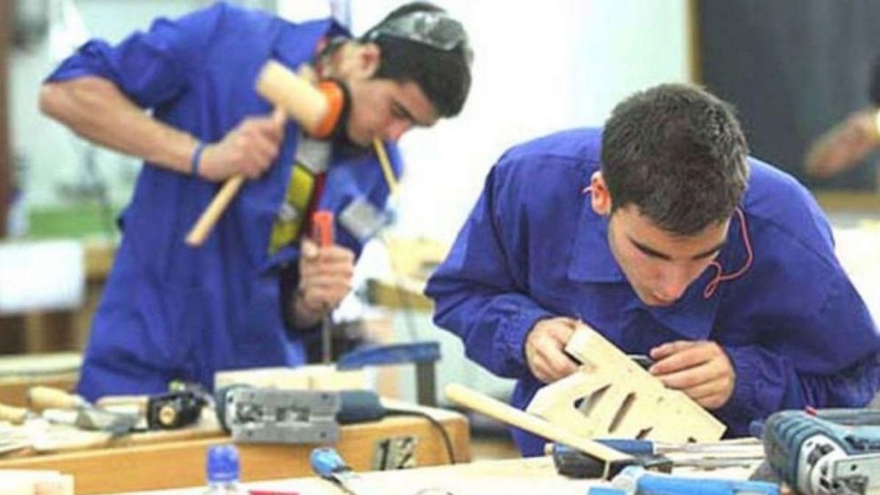 El empleo registrado privado cayó en marzo por cuarto mes consecutivo