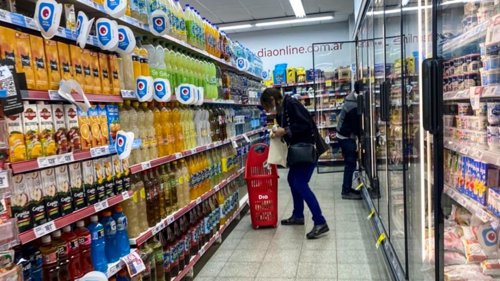 Derrumbe de dos dígitos en ventas de supermercados