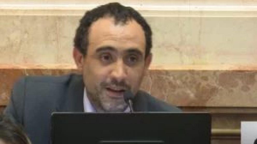 Fue presentado por el senador José María Carambia (Movere). Establece que las provincias no podrán cobrar un porcentaje superior al 30% sobre el valor "boca de mina" del mineral extraído. Hoy es del 3%. Los detalles.