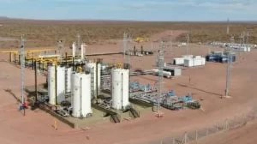 Los productores agrupados en la Cámara de Exploración y Producción de Hidrocarburos enviaron una carta a Luis Caputo y Eduardo Rodríguez Chirillo para cuestionar la oferta oficial. “Constituye un precedente que desalentará nuevas inversiones”, indicaron.