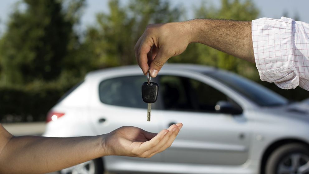 Autos usados a precios increíbles: una subasta para aficionados de la mecánica