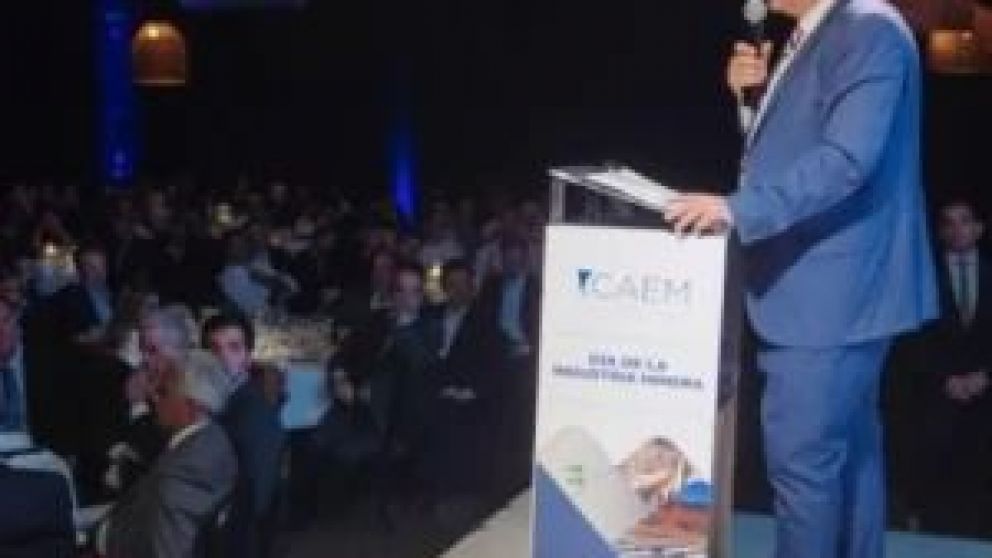 El gobernador de Córdoba recibió este martes a los directivos de la Cámara Argentina de Empresas Mineras y apuntó que hay que cuidar del sector "como lo hacemos con el agro".
