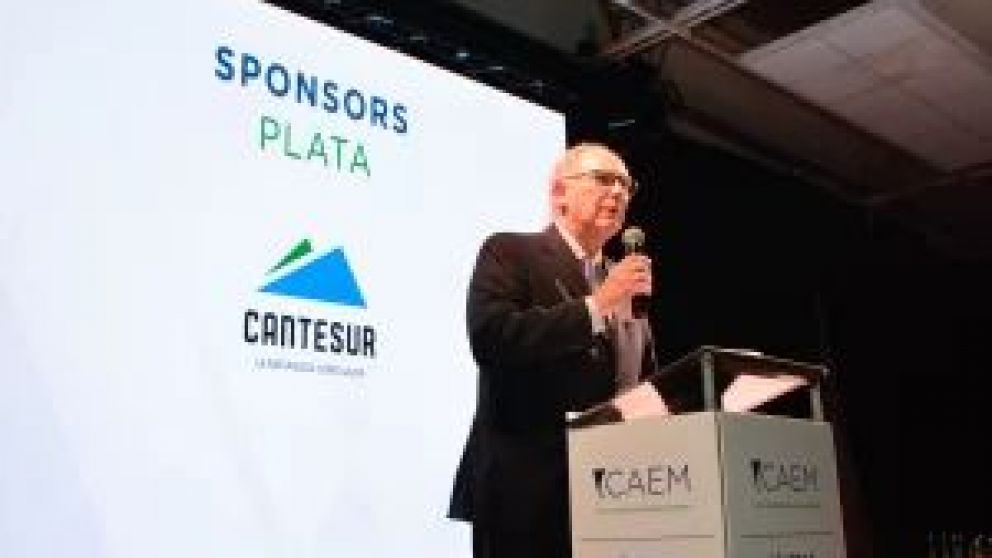 Luis Lucero, secretario de Minería de la Nación se refirió a la necesidad de apuntalar la exploración de oro y plata y poner en marcha proyectos de cobre y litio. Fue en la cena de celebración del Día de la Industria Minera que realizó la CAEM en Córdoba