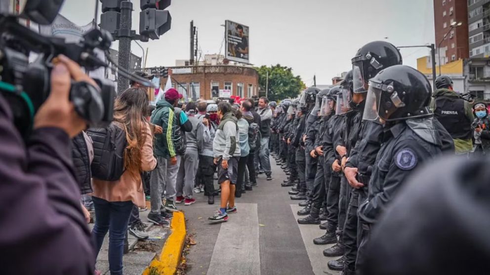 Piqueteros marcharon a la Residencia de Olivos contra el ajuste.