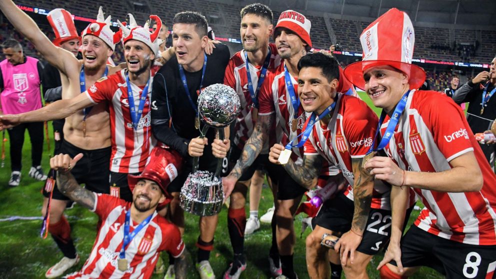Estudiantes de La Plata sumó su segundo título en tres meses