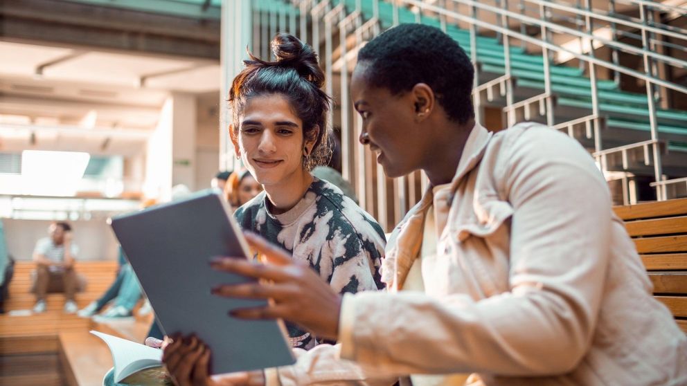 Mejorar empleos y salarios, una cuenta pendiente de América Latina