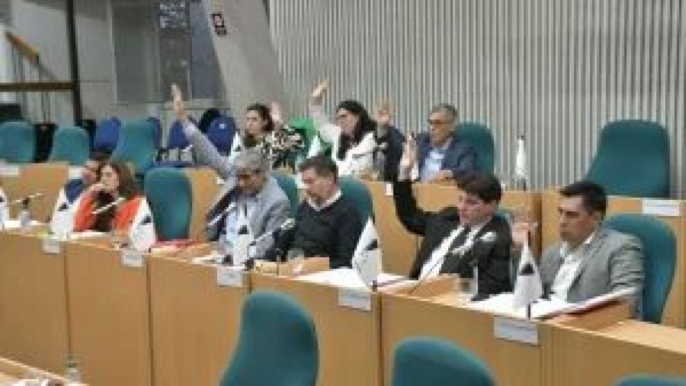 Fueron algunos de los temas que votaron los diputados de las provincias de la Patagonia, en el marco de un encuentro virtual que no estuvo exento de limitaciones. Paralización de represas y salida de YPF de pozos maduros, a comisiones. La palabra de los