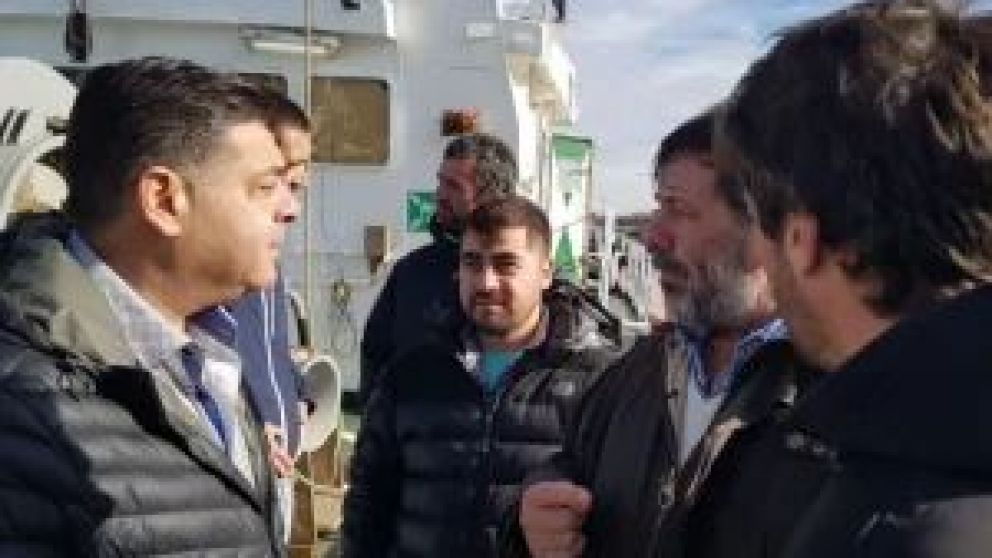 El ministro de la Producción destacó el crecimiento, internual, que viene reflejando el movimiento portuario pero que no es suficiente. De cara a la temporada del langostino que inicia en un mes, marcó que trabajan para que todas las empresas traigan su